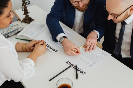 Crafting a Graphic Design Contract to Protect Yourself (with Templates)